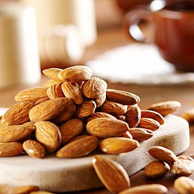 1312657905_almond-oil-for-skin-benefits-and-uses